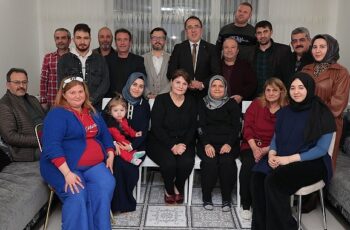 AK Parti Nevşehir Belediye Başkan Adayı Dr. Mehmet Savran, Nevşehir'de bulunan depremzede aileleri ziyaret etti