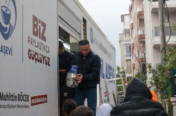 Antalya Büyükşehir Belediye Başkanı Muhittin Böcek sel bölgesinde