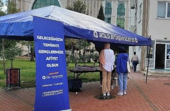 Antalya Büyükşehir'den üniversitelilere çorba ikramı