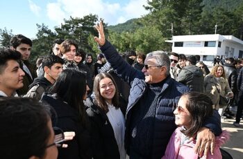 Başkan Topaloğlu'ndan öğrencilere zirvede motivasyon etkinliği