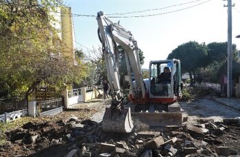 Burhaniye'de Yollar 5 Yıldır İlmek İlmek Örülüyor