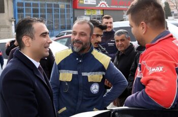 Karaman Belediye Başkanı Savaş Kalaycı'nın, yeni sanayi sitesindeki esnaf ziyaretleri devam ediyor.