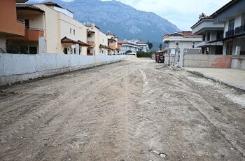 Kemer Belediyesi, Kuzdere Mahallesi Tekke Caddesi'nde kaldırım çalışmalarına başladı