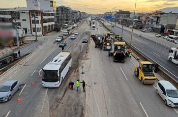 Köseköy Koridoru Alikahya Stadyum bağlantı yolu çalışmaları kapsamında D-100 İstanbul istikametinde asfalt ve yol çizgi imalatları tamamlandı