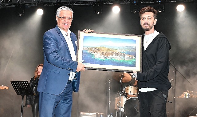 Rock grubu Kolpa Kemer'de konser verdi