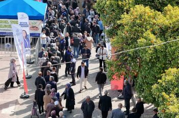 Aydın Büyükşehir Belediye Başkanı Özlem Çerçioğlu, Umurlu'da Ata Tohumlarından üretilen fidelerin dağıtımını gerçekleştirdi