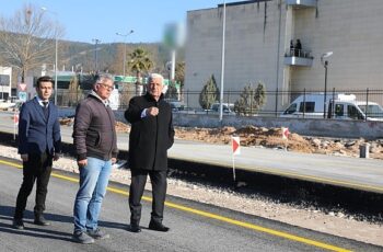 Başkan Gürün Menteşe'de Devam Eden Yol Çalışmasını İnceledi