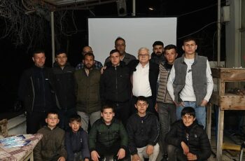 Burhaniye Belediye Başkan Adayı Ali Kemal Deveciler Kuyumcu Mahallesi'nde bir araya gelerek mahalle sakinleriyle önemli bir buluşma gerçekleştirdi