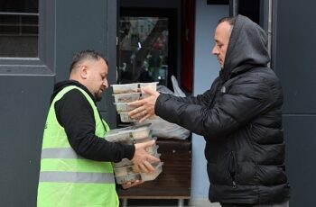 Büyükşehir, taksici esnafını Ramazan'da unutmadı