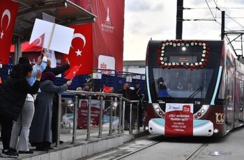 İzmir'in tramvay filosu büyüyor