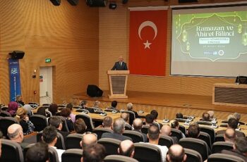 Kocaeli il Müftüsü Mehmet Sönmezoğlu “Ramazan ve Ahiret Bilinci" adlı seminerde İSU Genel Müdürlüğü personeliyle buluştu