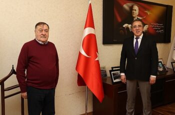 Nevşehir Belediye Başkanı Dr. Mehmet Savran, Gümrük ve Turizm İşletmeleri A.Ş. Yönetim Kurulu Başkanlığı görevine yeniden seçilen M.Arif Parmaksız'ı tebrik etti