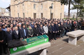 Nevşehir Belediye Başkanı Dr. Mehmet Savran, hafta sonu hayatını kaybeden iş insanı Necmi Cantekin'in cenaze törenine katıldı