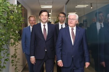 Almanya Cumhurbaşkanı Frank-Walter Steinmeier DHL Express Türkiye'nin İstanbul Havalimanı'ndaki operasyon merkezini ziyaret etti