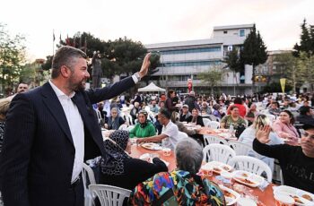 Başkan Duman iftar ve sahurda hemşehrileriyle buluştu