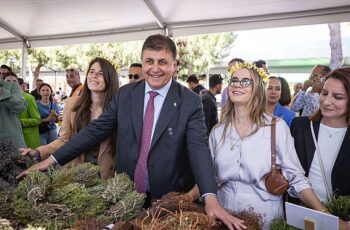 Başkan Tugay, Alaçatı Ot Festivali'nin açılışını yaptı