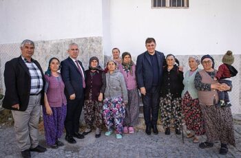 Başkan Tugay Bergama'da köylülerle buluştu