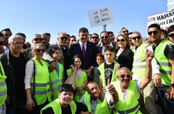 Başkan Tugay Dünya Romanlar Günü'nde konuştu: “Mücadelenizde yalnız değilsiniz"