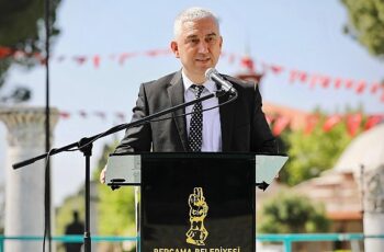 Bergama Belediye Başkanı Dr. Tanju ÇELİK; 1 Mayıs Emek ve Dayanışma Günü nedeniyle bir mesaj yayınladı