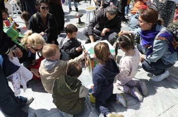 İstanbul Büyükşehir Belediyesi Şehir Tiyatroları'nın 38.'sini düzenlediği “Çocuk Şenliği," ve atölyelerle başladı.