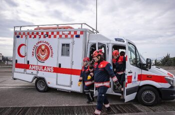 İzmir İtfaiyesinin özel donanımlı paramedikleri Türkiye'ye örnek oluyor