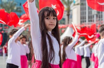 İzmir'de 23 Nisan coşkusu kentin dört bir yanını saracak