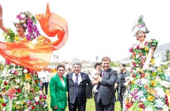 İzmir'in geleneksel festivaliyle Bayındır'da yine çiçekler açtı  “Bize üretmek yakışıyor"