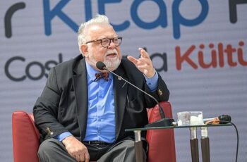 İzmirliler İZKİTAP Fest'e akın etti: Prof. Dr. Celal Şengör konuk oldu