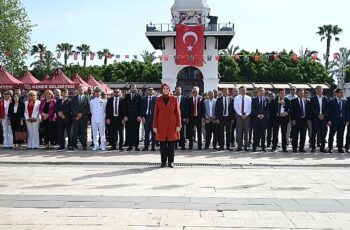 Kemer'de 23 Nisan Ulusal Egemenlik ve Çocuk Bayramı kutlandı