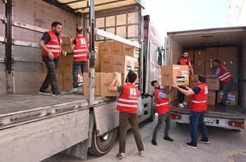 KOMEK Bayramda Gazzeli Çocukların Yüzünü Güldürecek