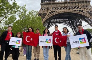 LÖSEV yurtdışı gezilerine devam ediyor. Lösemi ile mücadele eden ve  tedavi süresince LÖSEV'den destek alan çocuklar dünyayı geziyor