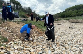 Sardala Koyu'ndan 30 poşet atık toplandı