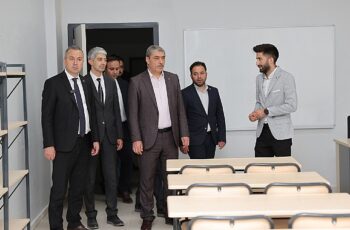 Sivas Belediye Başkanı Dr. Adem Uzun, saha gezileri kapsamında Şeyh Şamil Spor Kompleksi ve Fatih Kültür Merkezi'ni ziyaret etti