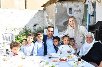 Yıldız'dan anlamlı bayram buluşmaları Çiğli Belediye Başkanı Onur Emrah Yıldız; “Bir çocuğun, bir annenin gülüşüdür bayram"