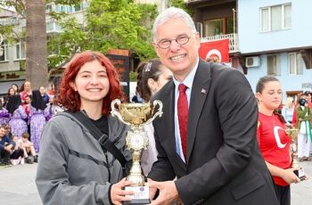 19 Mayıs Atatürk'ü Anma Gençlik ve Spor Bayramı, Mudanya'da coşkuyla kutlandı. Mudanya meydanlarını, bayram sevinci sardı