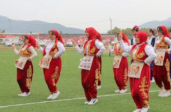 19 Mayıs Atatürk'ü Anma Gençlik ve Spor Bayramı sebebiyle İznik İlçe Stadyumunda kutlama töreni gerçekleştirildi