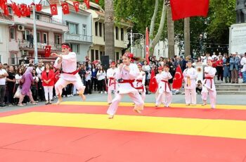 19 Mayıs Atatürk'ü Anma, Gençlik ve Spor Bayramı'nın 105. Yıl dönümü, 19 Mayıs 2024 Pazar günü Malkara'da düzenlenen tören ve etkinlikler ile coşkuyla kutlandı