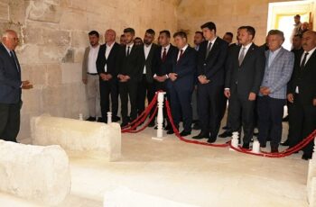 747. Türk Dil Bayramı ve Yunus Emre'yi Anma Etkinlikleri kapsamında Karamanoğlu Mehmetbey Balkusan'daki kabri başında anıldı