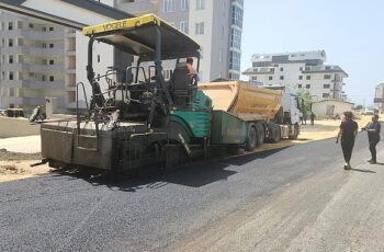 Alanya'da alt yapısı tamamlanan yerler asfaltlanıyor