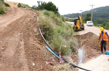 ASAT Kumluca'nın kırsal mahallelerinde içme suyu hatlarını yeniliyor