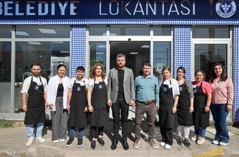 Başkan Duman “askıda yemek" uygulamasıyla dayanışmayı büyütüyor