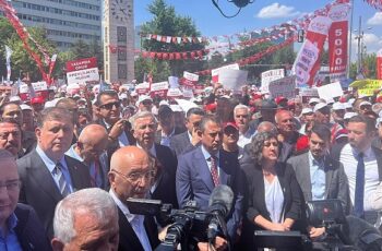 Başkan Tugay CHP'nin &apos;Büyük Emekli Mitingi'ne katıldı