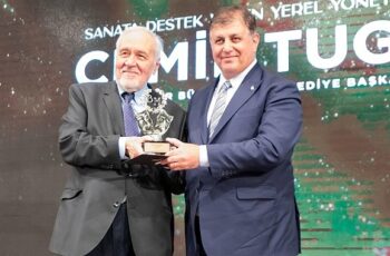 Başkan Tugay'a “Sanata Destek" Ödülü