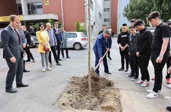 Bayrampaşa'daki okullarda bahar temizliği ve bakım çalışması