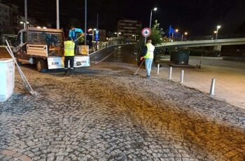 Büyükşehir gece gündüz demeden çalışıyor;  Yol Bakım Timi gece geç saatlerde de yollarda