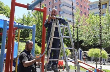 Çankaya Belediyesi, ilçe genelinde 3 milyon 240 bin metrekareyi bulan parklarında bakım onarım çalışmalarını hızlandırdı