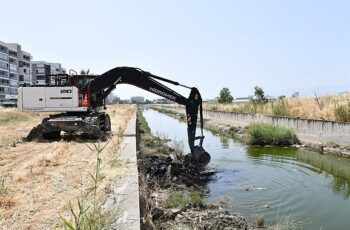 Çiğli'de Detaylı Çevre Temizliği Sürüyor