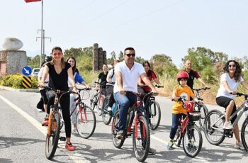 Çiğlili Bisikletseverler 19 Mayıs için Pedal Çevirdi