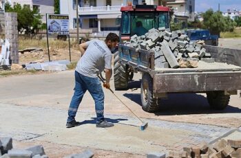 Didim'de Yol Bakım ve Onarım Çalışmaları Devam Ediyor