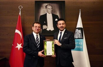 Ekrem İmamoğlu, Beşiktaş Belediye Başkanı Rıza Akpolat'a tebrik ziyaretinde bulundu